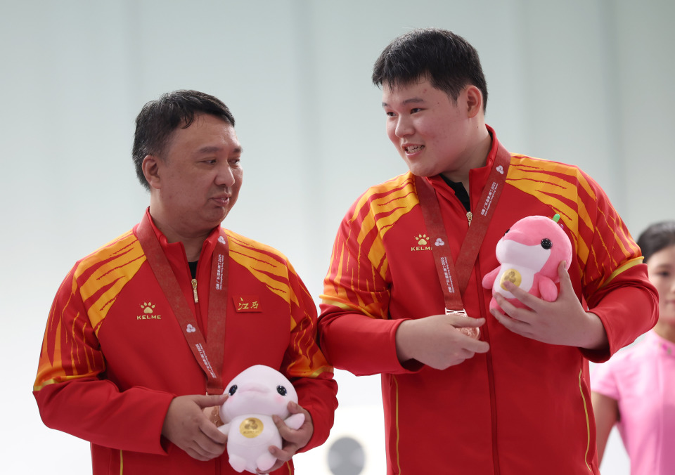 NFPoQ, 新华社记者, 赛中